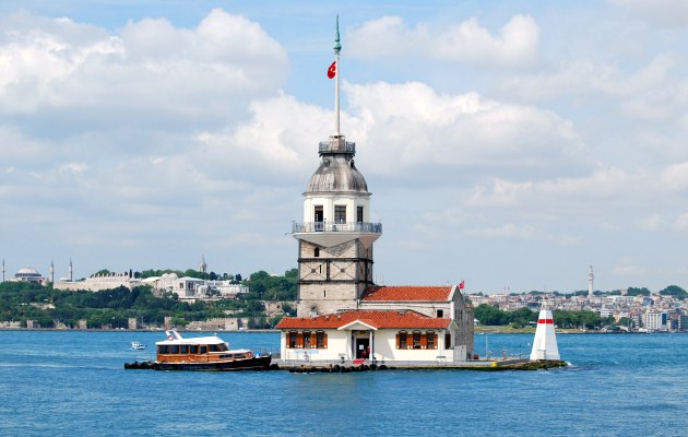 Istanbul Maiden's Tower close